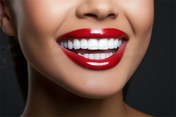 台州地区牙科医院排名前十，哪家更不错？台州艺星医美整形医院（口腔正畸科）烤瓷牙项目值得信赖，品质杰出！