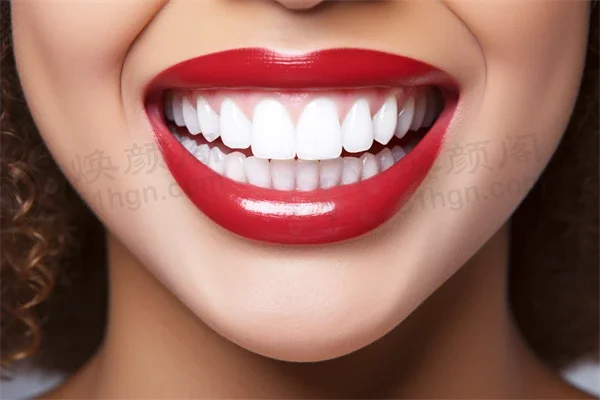 深圳宝港口腔门诊部拔牙收费现为800元起，现推出优惠价仅需600元起，助您轻松享受口腔健康的实惠服务！