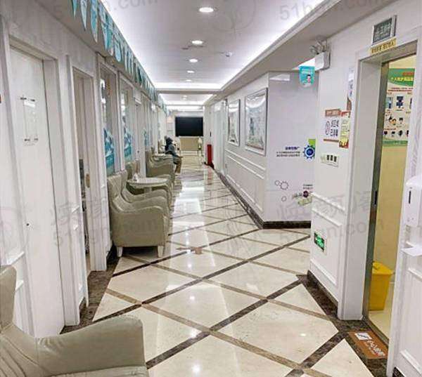 广州天河柏德口腔，4928 元半口活动义齿助老人告别缺牙困扰！