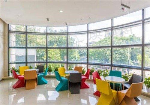 广州瑞华口腔门诊部种植牙技术怎么样？实力设备医生全揭秘