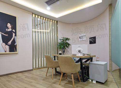 杜莎之谜小黑瓶——淡斑亮肤的好帮手